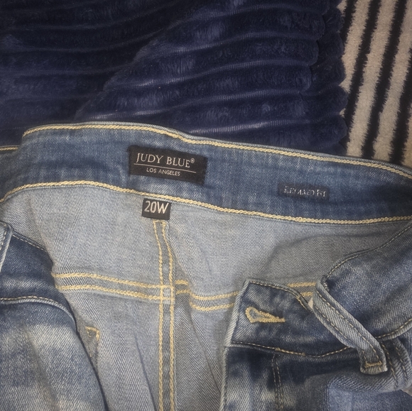 Size 20W Judy Blue Lighter Wash Jeans Relaxed Fit - Picture 9 of 9